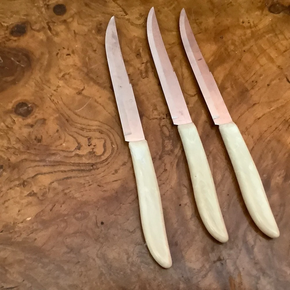 Vintage QUIKUT Stainless Steele 8.75” Steak Knives Ivory Plastic Handle Lot of 3
